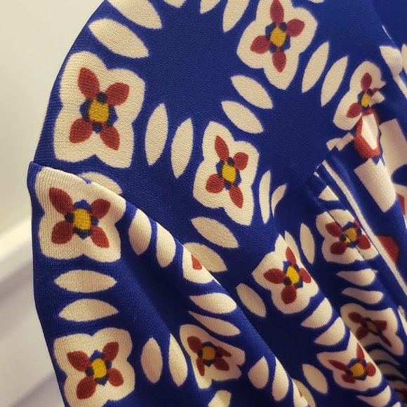 Geometric maternity wrap dress | A Pea in the Pod | S - Picture 3 of 7